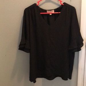 Super cute ruffled sleeve shirt